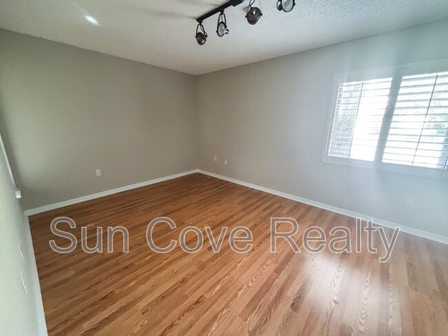 Building Photo - 4494 Ascot Cir N