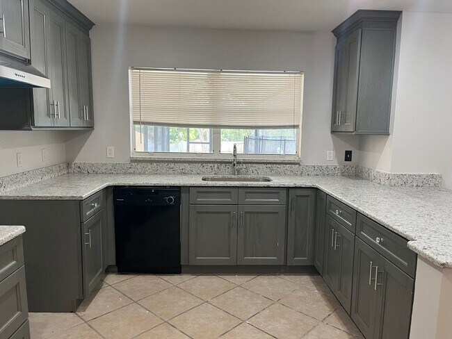 Building Photo - 820 Stone Chapel Ct