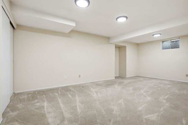 Building Photo - 6170 E Briarwood Cir