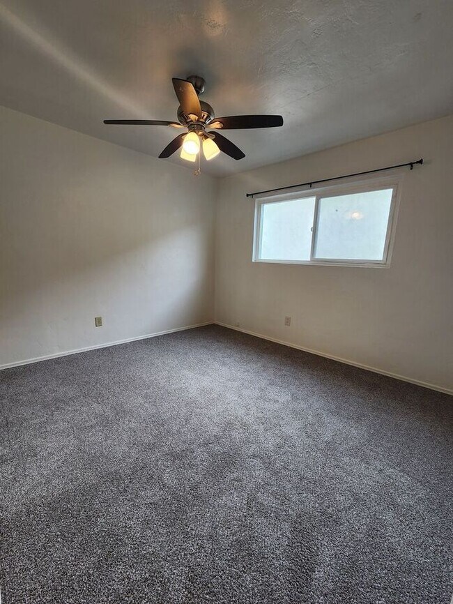 Building Photo - $1000 REBATE!! Delightful La Mesa 2BR/1BA in Small Complex