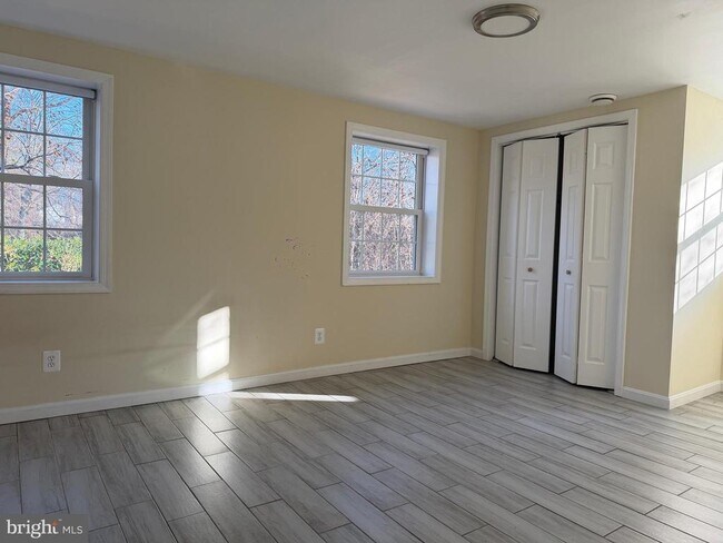 Building Photo - 5206 Easton Dr