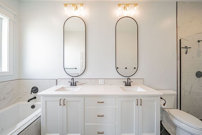 Building Photo - Stunning 5-Bed, 3-Bath Home in a Desirable...