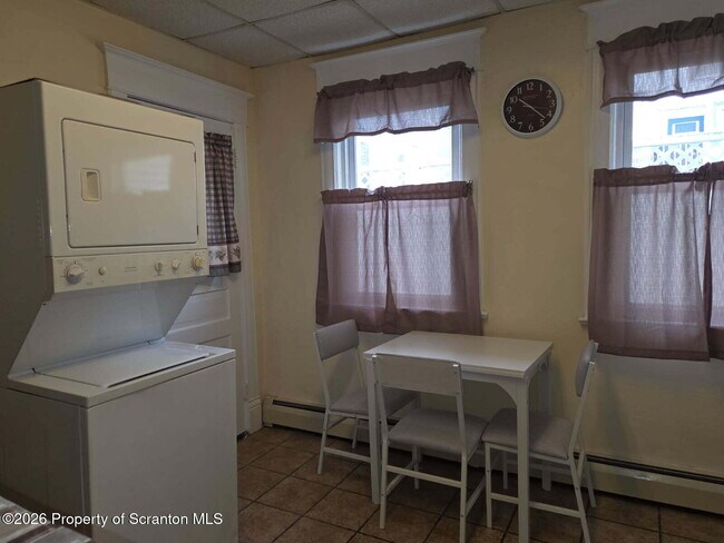 Building Photo - 1706 E Gibson St