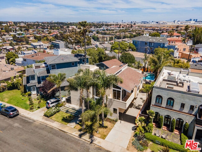 Building Photo - 224 Sunridge St