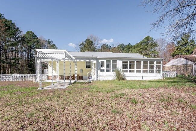 Building Photo - 7800 Tamarind Dr