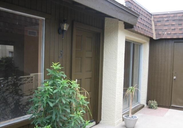 Building Photo - Remodeled 2/2 patio home for rent in sought-after central Phoenix area.
