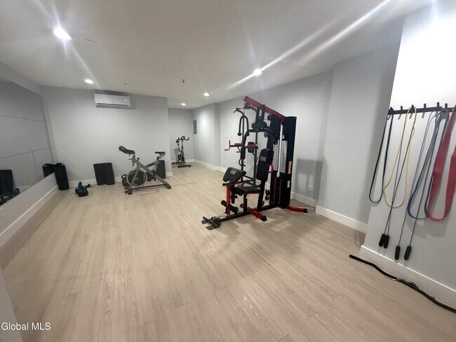 Building Photo - 5 Broadway