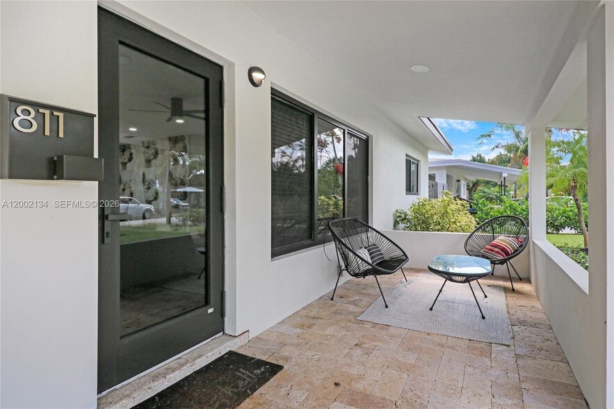 Building Photo - 811 NE 17th Ct