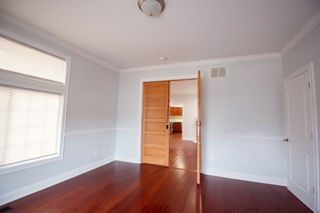 Building Photo - 607 Washtenaw Ave