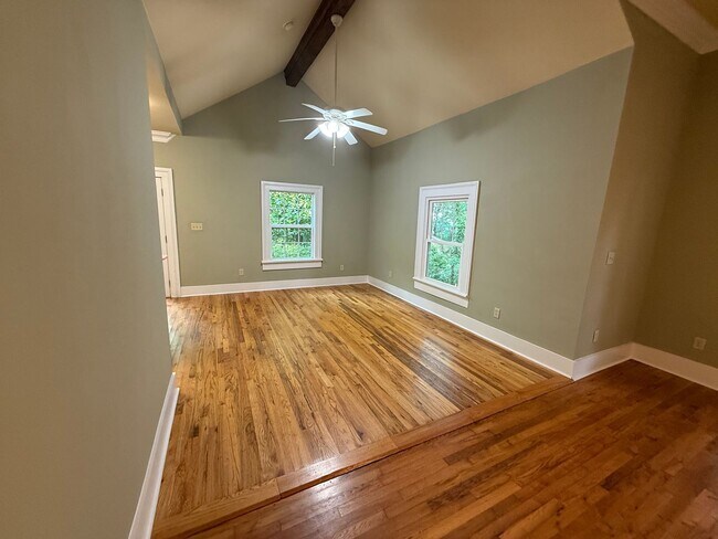 Building Photo - Beautiful Remodeled Home in Normaltown Athens!!