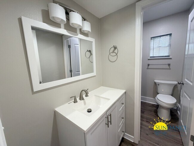 Building Photo - Charming 2 Bedroom Unit in Niceville!