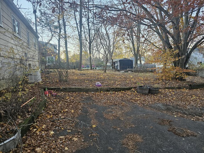 Building Photo - 1656 Hamburg Tpke