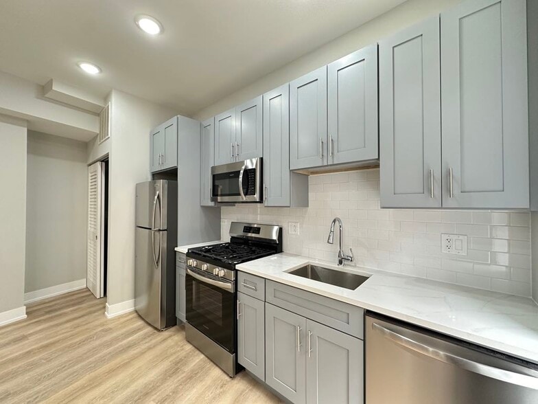 Building Photo - 451 W Belden Ave