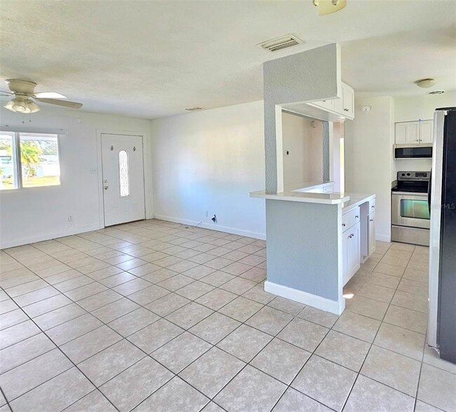 Building Photo - 5520 Hobson St NE