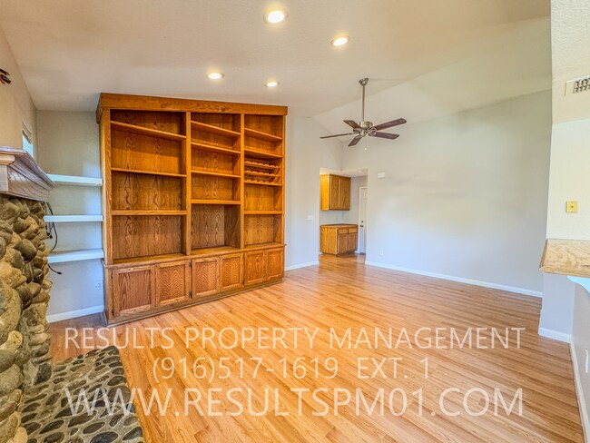 Building Photo - 3 bedroom on a Large Corner Lot