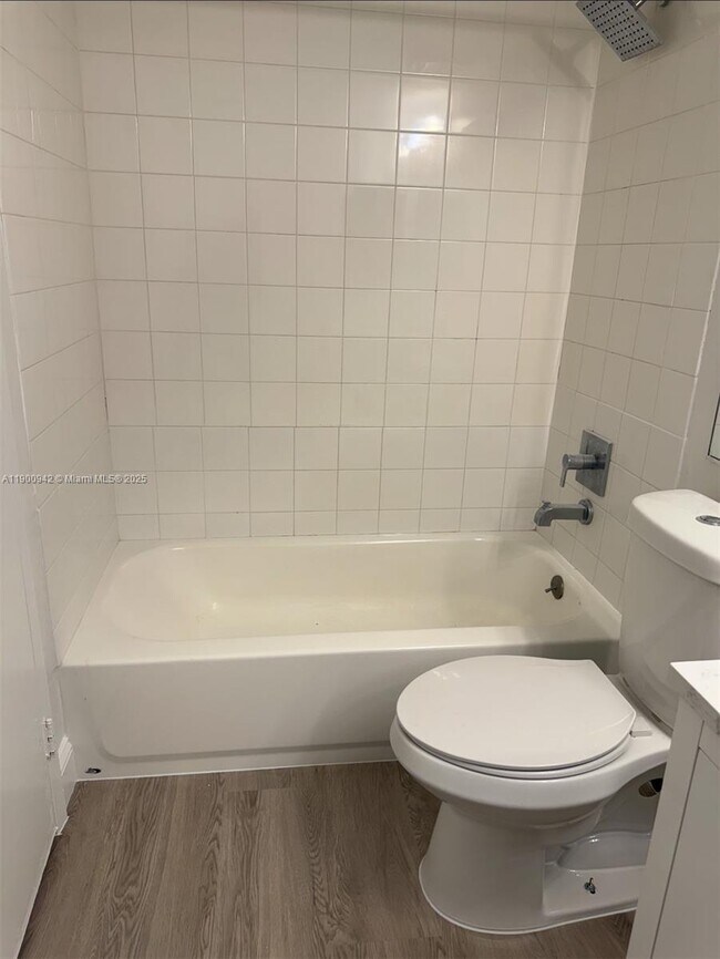 Building Photo - 7601 E Treasure Dr