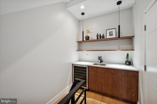 Building Photo - 331 Fountain St