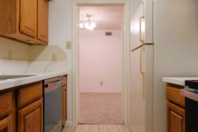 Building Photo - 1311 Antoine Dr