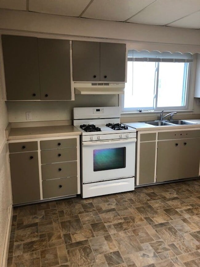 Building Photo - 3 Bedrooms, 1 Bathroom Duplex Lower Level in Brainerd, MN