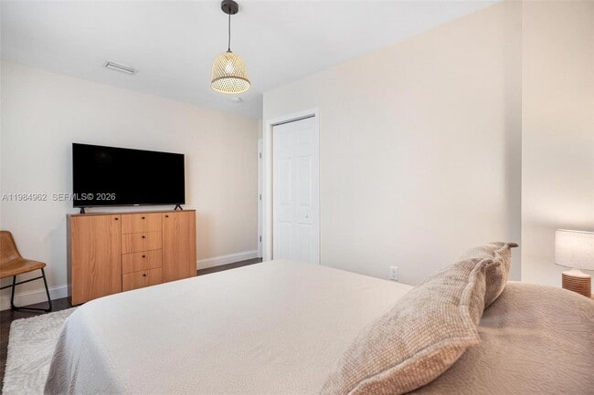 Building Photo - 920 SW 9th St