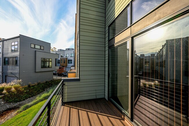 Building Photo - 18875 Riversouth Terrace