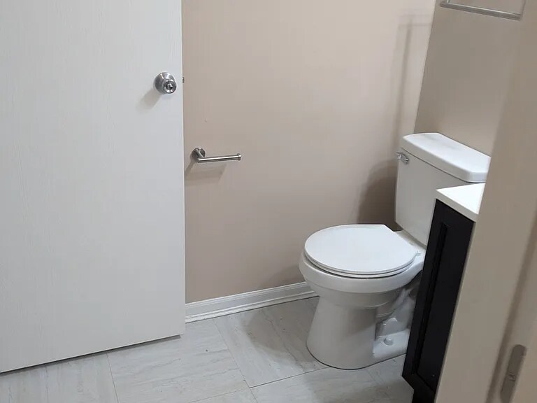 Building Photo - 5350 Camelot Dr