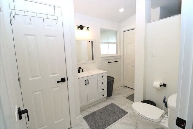 Building Photo - 5506 Avenue Q