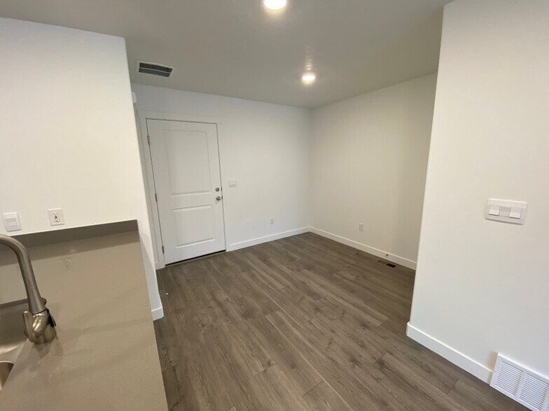 Building Photo - 3961 W Yonex Dr