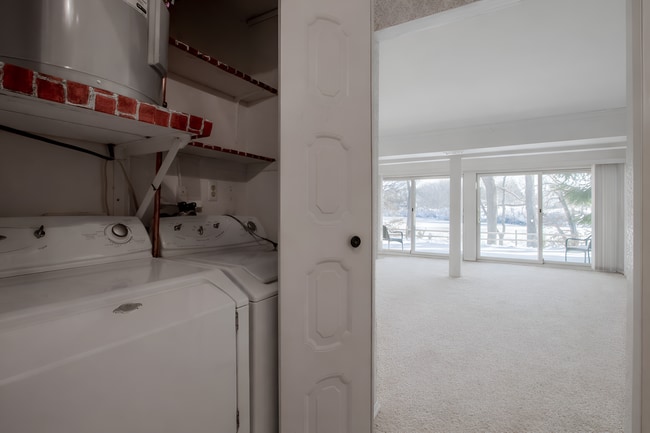 Building Photo - 24 Danbury Ct