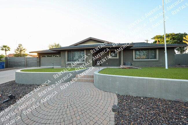 Building Photo - 1424 N Gene Ave