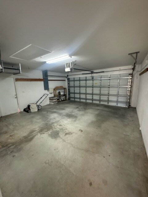 Building Photo - Spacious 2-Bed, 2-Bath Home in Venice with...