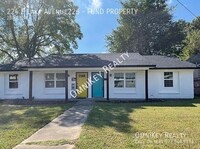 Building Photo - 224 E Lake Ave