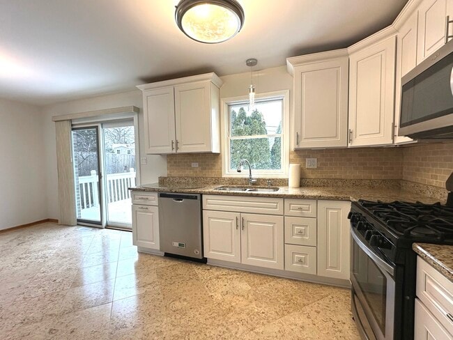 Building Photo - 325 Central Ave