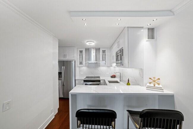 Building Photo - 1030 N State St