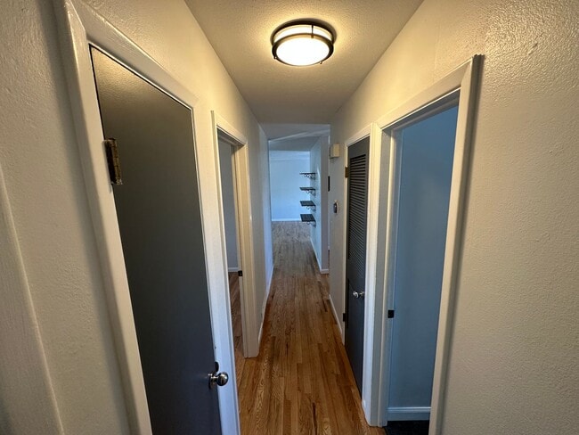 Building Photo - South Boulder Gem: 3 Bed, 2 Bath with Stunning Flatiron Views & Hardwood Flooring throughout!