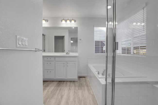 Building Photo - $2,995.95,  4-bed, 3.5-bath, located in Aurora with beautiful finishes.