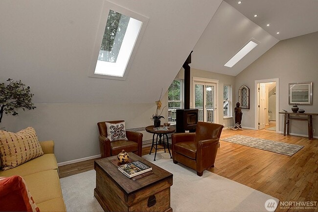 Building Photo - Bainbridge home for rent in magical setting.