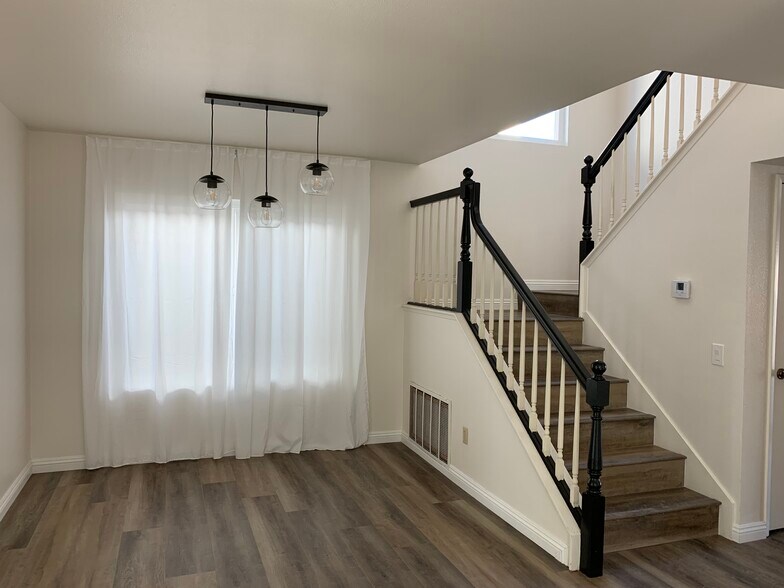 Building Photo - 10734 Chinon Cir