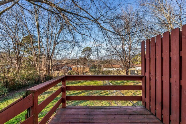 Building Photo - Three Bedroom, Two Level Duplex for Rent!