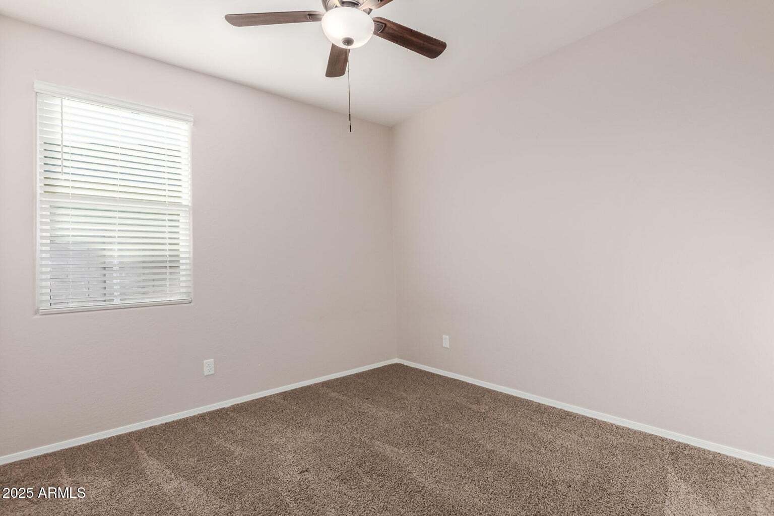 Building Photo - 1016 W Beacon Dr