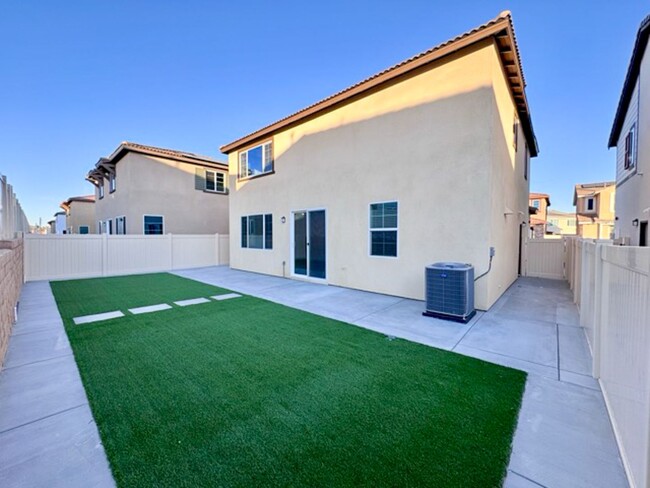 Building Photo - BRAND NEW 3 bedroom Willow Springs home av...