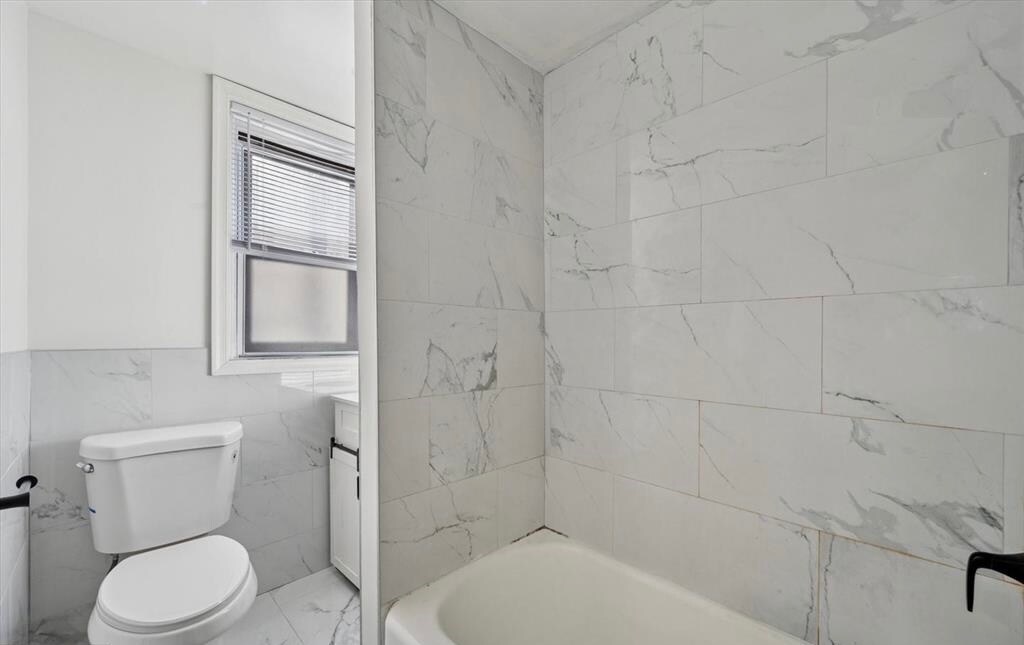 Building Photo - 2038 S Darien St