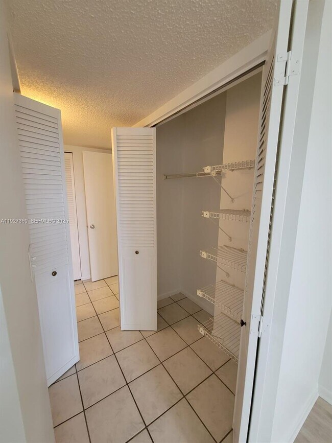 Building Photo - 18151 NE 31st Ct