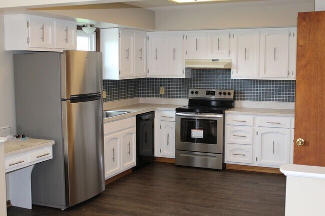 Building Photo - 3 BR Ranch on a Great Country Setting!