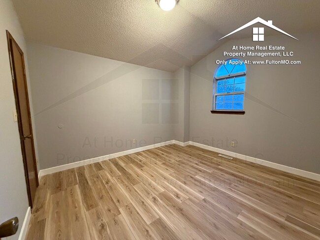 Building Photo - 2711 Mayflower Dr
