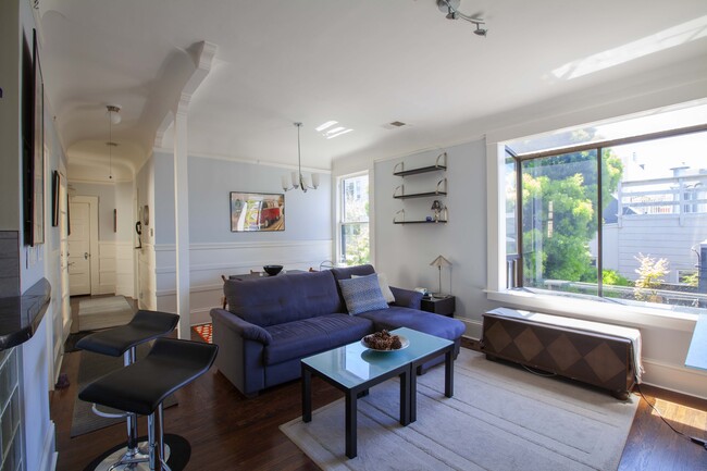 Great Room & Hall, Courtyard Outlooks - 2538 Polk St