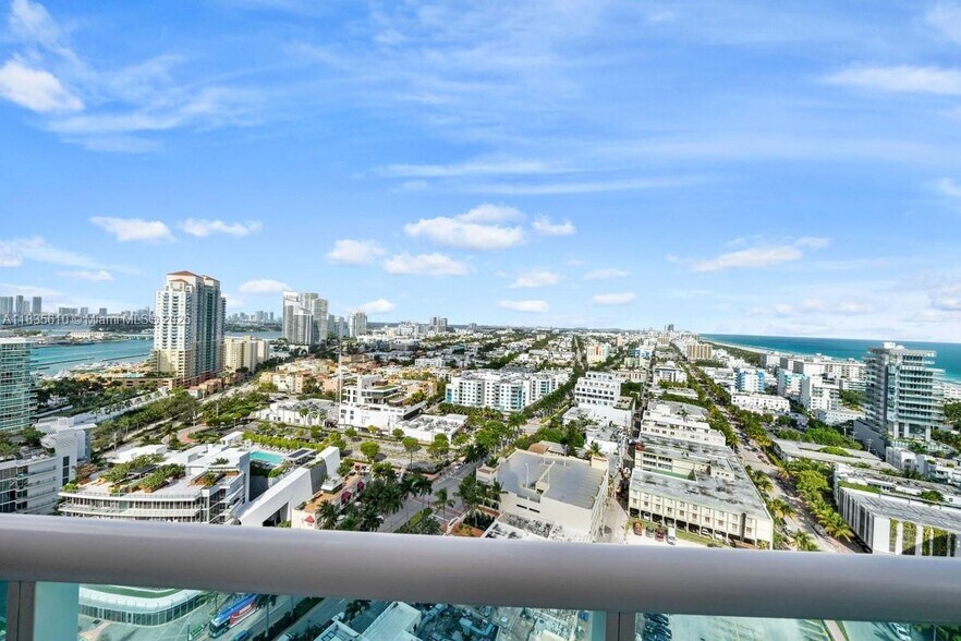 Building Photo - 300 S Pointe Dr