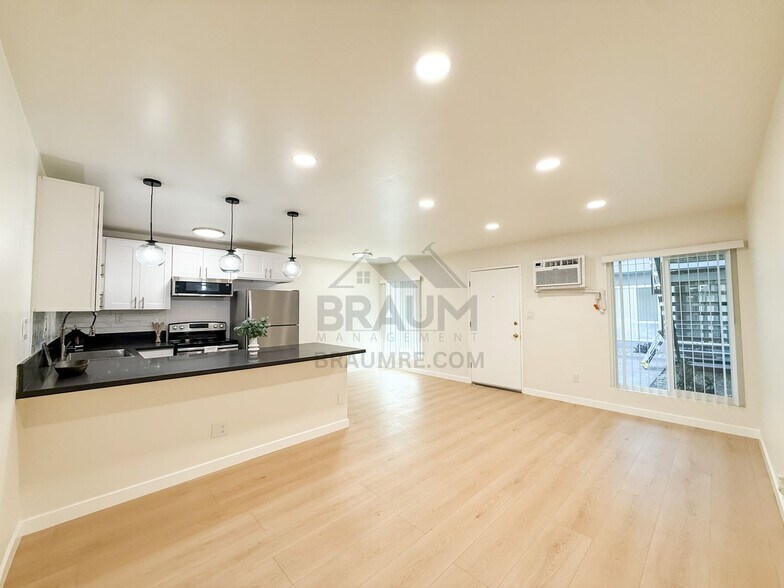 Building Photo - 5611 Fulcher Ave