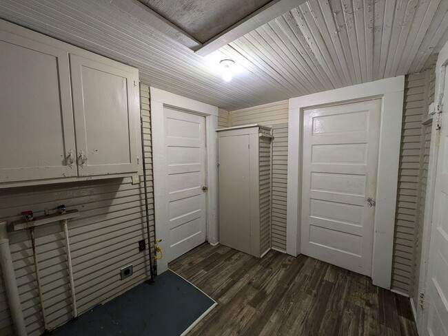 Building Photo - 1819 10th St