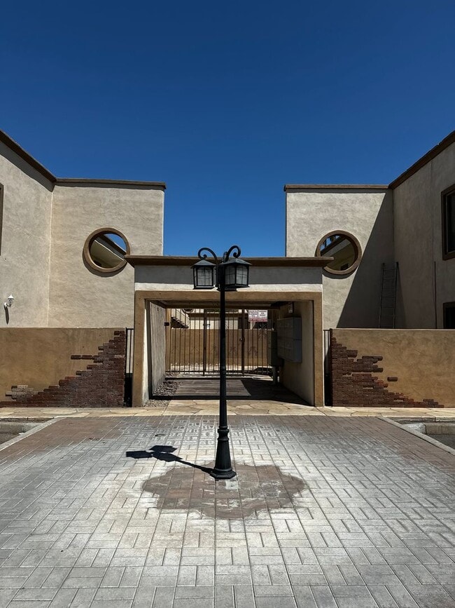 Building Photo - 3619 E Monterosa St